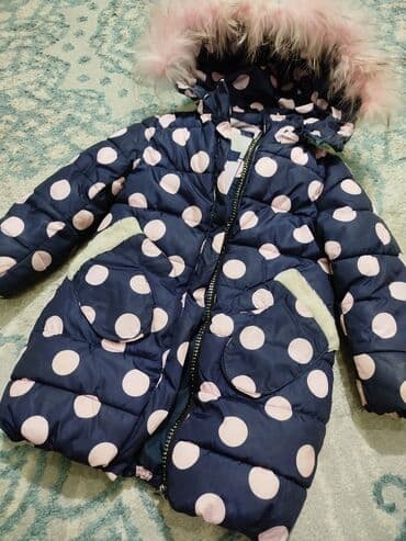Детская зимняя куртка для девочки - Цвет: темно‑синий с крупным at lalafo.kg Детская зимняя куртка для девочки - Цвет: темно‑синий с крупным
