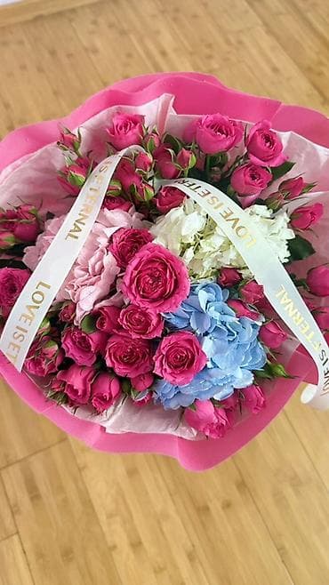 Авторский букет из садовых роз и гортензий - Состав: кустовые розы at lalafo.kg Авторский букет из садовых роз и гортензий - Состав: кустовые розы