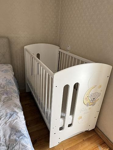 Унаа түрүндөгү керебеттер: Манеж с матрасом - Классическая деревянная кроватка белого цвета с lalafo.kg да — 1 Унаа түрүндөгү керебеттер: Манеж с матрасом - Классическая деревянная кроватка белого цвета с — 1