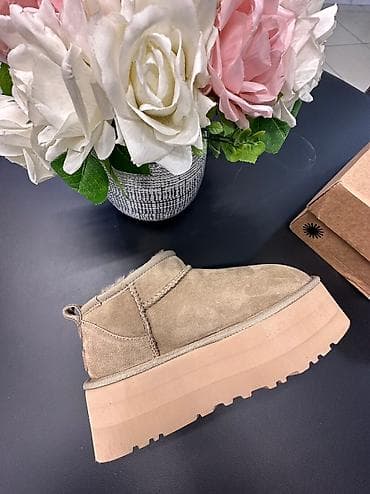 Продаются UGG новые в упаковке, натуралки 💯 размер 39, на высокой lalafo.kg да — 1 Продаются UGG новые в упаковке, натуралки 💯 размер 39, на высокой — 1