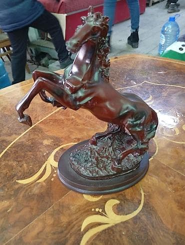 Статуэтка «Встающий на дыбы конь» - Материал: полимер/смола с at lalafo.kg Статуэтка «Встающий на дыбы конь» - Материал: полимер/смола с