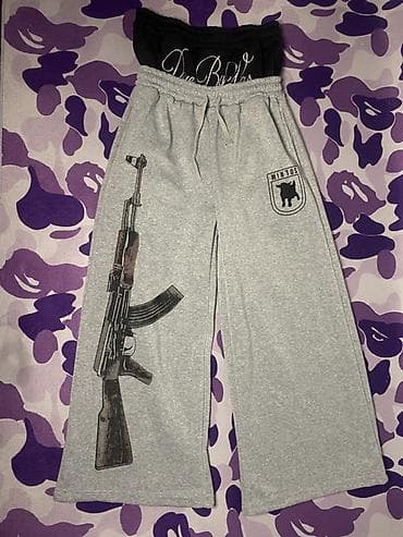 Широкие спортивные штаны с принтами - Цвет: светло‑серый меланж - at lalafo.kg Широкие спортивные штаны с принтами - Цвет: светло‑серый меланж -