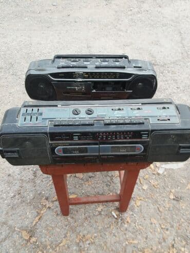 Продаются: 1-проигрыватели грампластинок по 1000 сом. 2- катушечный at lalafo.kg Продаются: 1-проигрыватели грампластинок по 1000 сом. 2- катушечный