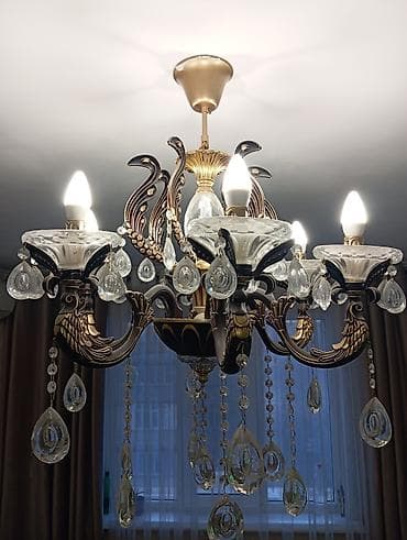 Классическая потолочная люстра с подвесками - Конструкция: 6 рожков at lalafo.kg Классическая потолочная люстра с подвесками - Конструкция: 6 рожков