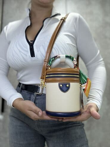 Классическая сумка, Китай, Материал: Экокожа, Винтажный стиль, Водонепроницаемость, Жёсткая конструкция, Женские, Новый at lalafo.kg Классическая сумка, Китай, Материал: Экокожа, Винтажный стиль, Водонепроницаемость, Жёсткая конструкция, Женские, Новый