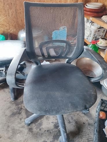 Офисное кресло, Б/у, С колесиками, цвет - Коричневый, Самовывоз, Бесплатная доставка, Платная доставка at lalafo.kg Офисное кресло, Б/у, С колесиками, цвет - Коричневый, Самовывоз, Бесплатная доставка, Платная доставка