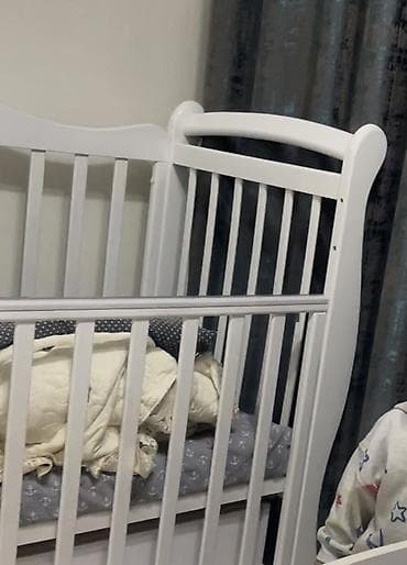 Детская кровать трансформер, Б/у, Другой тип, цвет - Белый at lalafo.kg Детская кровать трансформер, Б/у, Другой тип, цвет - Белый