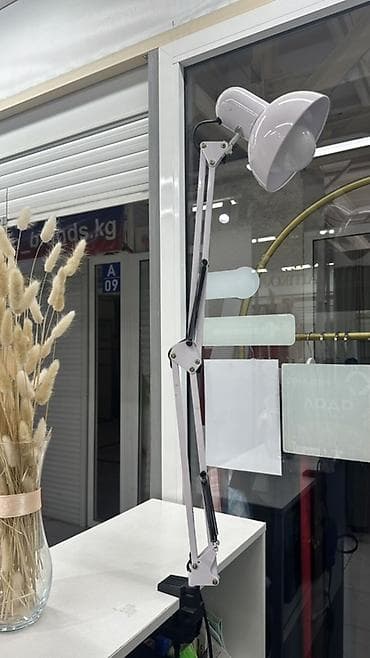 Настольная лампа с прищепкой и articulating-держателем - Тип at lalafo.kg Настольная лампа с прищепкой и articulating-держателем - Тип