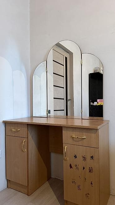 Туалетный столик, Б/у, Со шкафом, цвет - Коричневый, Дерево at lalafo.kg Туалетный столик, Б/у, Со шкафом, цвет - Коричневый, Дерево