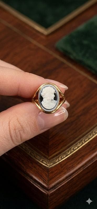 Продаю золотое кольцо 18K (750 проба) 💛 Клеймо K18 внутри. Размер at lalafo.kg Продаю золотое кольцо 18K (750 проба) 💛 Клеймо K18 внутри. Размер