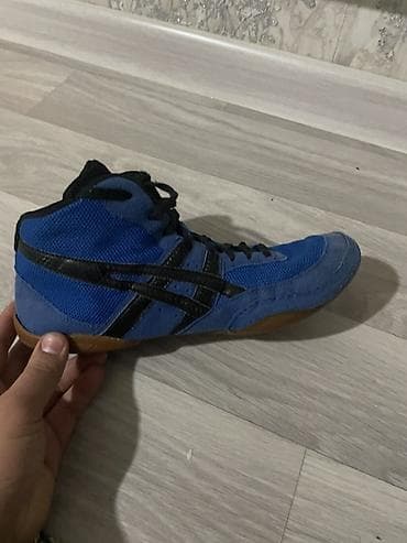 Борцовки Asics, сине‑черные - Тип: спортивная обувь для at lalafo.kg Борцовки Asics, сине‑черные - Тип: спортивная обувь для
