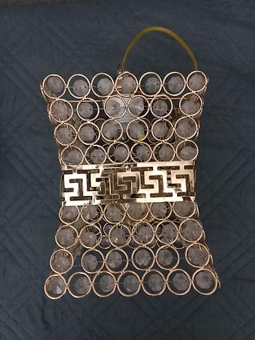 Подвесная люстра с кристаллами и золотистым металлом. б/у - Корпус из at lalafo.kg Подвесная люстра с кристаллами и золотистым металлом. б/у - Корпус из