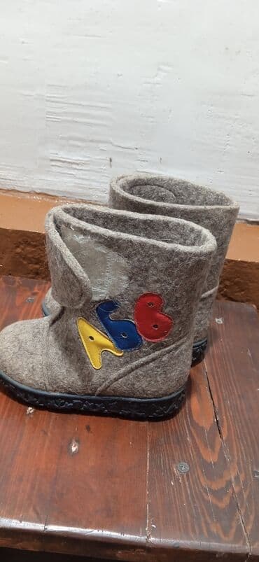 Натуральные войлочные сапожки 23 размер б/у, как новые.Одевали at lalafo.kg Натуральные войлочные сапожки 23 размер б/у, как новые.Одевали