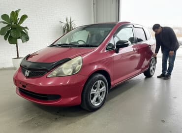 Honda Fit: 2004 г., 1.3 л, Автомат, Бензин, Хэтчбэк at lalafo.kg Honda Fit: 2004 г., 1.3 л, Автомат, Бензин, Хэтчбэк
