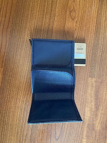 Компактный мужской/универсальный кошелёк из тёмно‑синей фактурной at lalafo.kg Компактный мужской/универсальный кошелёк из тёмно‑синей фактурной