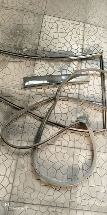 Накладка на дверь Задняя правая Lexus, Б/у, Оригинал at lalafo.kg Накладка на дверь Задняя правая Lexus, Б/у, Оригинал