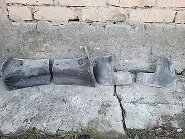 Брызговик Задний правый Toyota, Б/у, Оригинал at lalafo.kg Брызговик Задний правый Toyota, Б/у, Оригинал