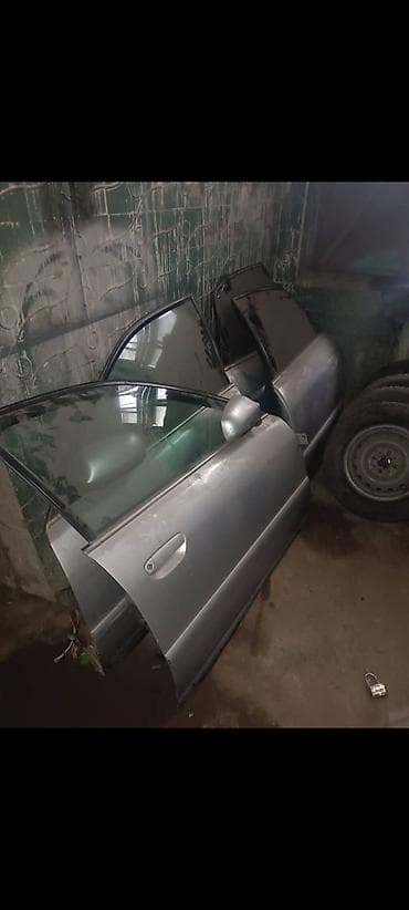 Кузовные запчасти для AUDI А-4 седана серебристого цвета. В наличии at lalafo.kg Кузовные запчасти для AUDI А-4 седана серебристого цвета. В наличии