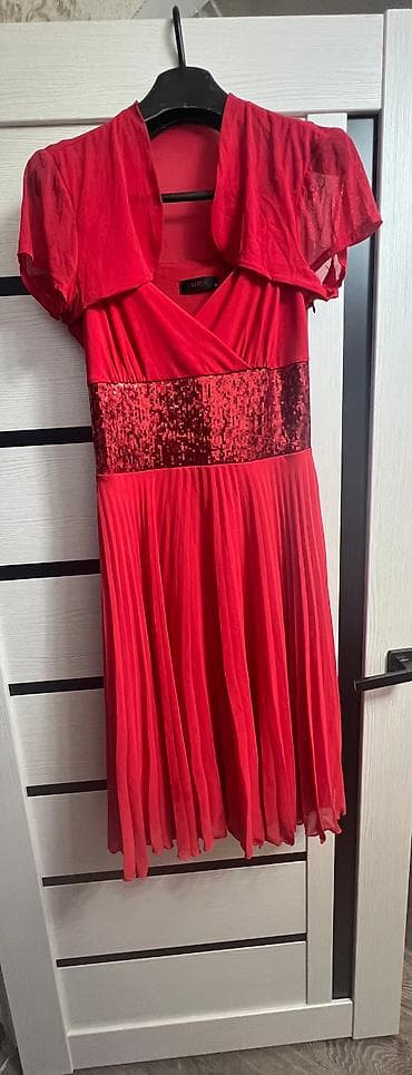 Вечернее платье, Коктейльное, Длинная модель, Камни, 5XL at lalafo.kg Вечернее платье, Коктейльное, Длинная модель, Камни, 5XL