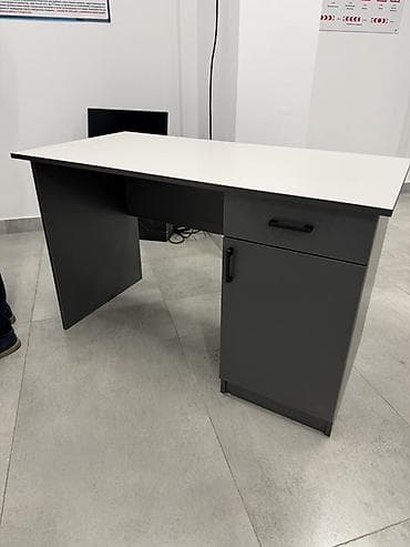 Офисный стол, Нерегулируемый, цвет - Серый, Прямоугольный, ЛДСП at lalafo.kg Офисный стол, Нерегулируемый, цвет - Серый, Прямоугольный, ЛДСП