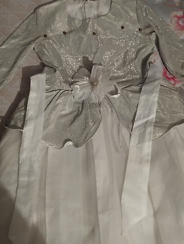 Детское платье, цвет - Серебристый, Б/у at lalafo.kg Детское платье, цвет - Серебристый, Б/у
