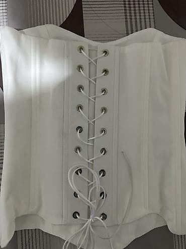 Белый корсет-бюстье с утягивающими косточками. - Формующий силуэт at lalafo.kg Белый корсет-бюстье с утягивающими косточками. - Формующий силуэт