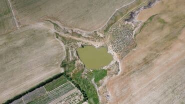 Линолеум: 550 соток, Иштеп жаткан, Жабдуулары менен, Электр энергиясы lalafo.kg да — 8 Линолеум: 550 соток, Иштеп жаткан, Жабдуулары менен, Электр энергиясы — 8