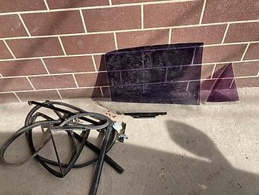 Комплект стекол и уплотнителей для двери автомобиля. Состав: - at lalafo.kg Комплект стекол и уплотнителей для двери автомобиля. Состав: -