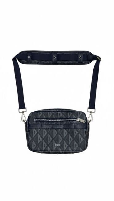 Мужская сумка через плечо Dior, темно‑синяя Состояние как новое! at lalafo.kg Мужская сумка через плечо Dior, темно‑синяя Состояние как новое!