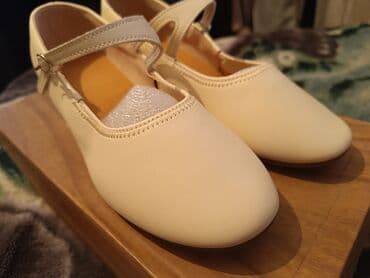 Балетки/туфельки Mary Jane для девочки - Цвет: молочный (айвори). - at lalafo.kg Балетки/туфельки Mary Jane для девочки - Цвет: молочный (айвори). -