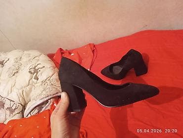 Классические женские туфли-лодочки черного цвета. - Материал верха at lalafo.kg Классические женские туфли-лодочки черного цвета. - Материал верха