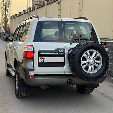Toyota Land Cruiser: 2011 г., 4 л, Механика, Бензин, Внедорожник at lalafo.kg Toyota Land Cruiser: 2011 г., 4 л, Механика, Бензин, Внедорожник
