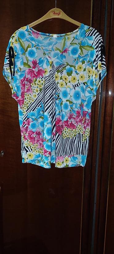 Блузка, В цветочек at lalafo.kg Блузка, В цветочек