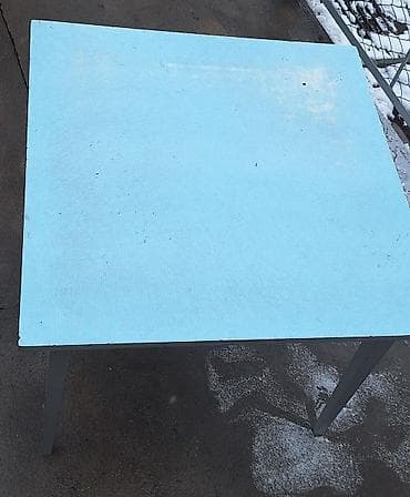 Бычуучу столдор: Прямоугольный стол с окрашенной столешницей небесно‑голубого цвета и lalafo.kg да — 1 Бычуучу столдор: Прямоугольный стол с окрашенной столешницей небесно‑голубого цвета и — 1