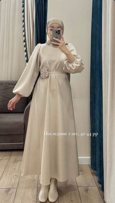 Вечернее платье, Длинная модель, С рукавами, M at lalafo.kg Вечернее платье, Длинная модель, С рукавами, M