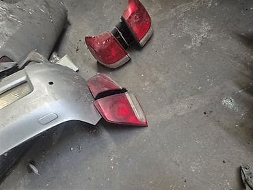 Комплект передних фар Toyota 2007 г., Оригинал at lalafo.kg Комплект передних фар Toyota 2007 г., Оригинал