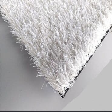 Искусственная трава (белая) - Цвет: чисто‑белый - Тип ворса at lalafo.kg Искусственная трава (белая) - Цвет: чисто‑белый - Тип ворса