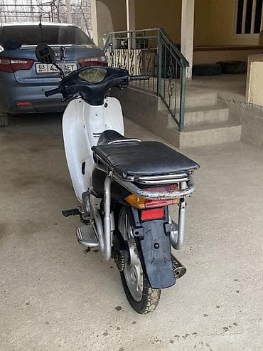 Скутер Honda Dio (ориентировочно серия AF) — компактный городской at lalafo.kg Скутер Honda Dio (ориентировочно серия AF) — компактный городской