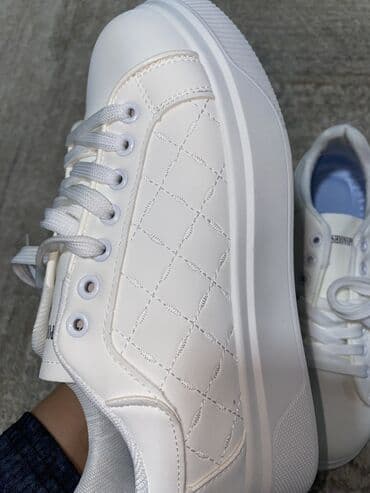 Кроссовки, 40, Fashion, Новый, цвет - Белый, Платная доставка at lalafo.kg Кроссовки, 40, Fashion, Новый, цвет - Белый, Платная доставка