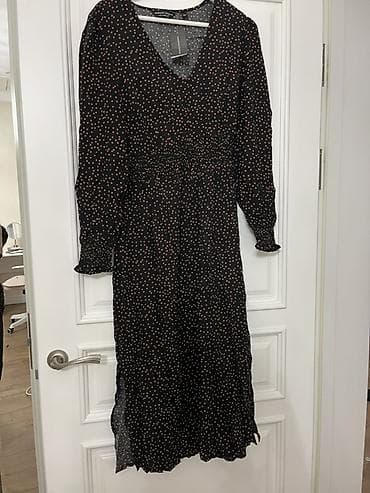 Индийское новое Платье миди с принтом «горох» на чёрном фоне. - at lalafo.kg Индийское новое Платье миди с принтом «горох» на чёрном фоне. -