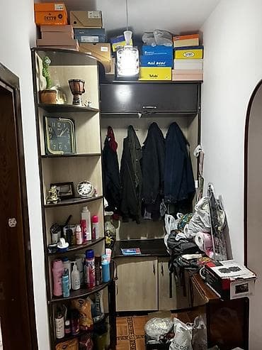 Прихожая-гарнитур с открытыми полками и зоной для верхней одежды at lalafo.kg Прихожая-гарнитур с открытыми полками и зоной для верхней одежды