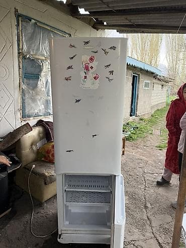 Холодильник двухкамерный с нижней морозильной камерой. Цена 7000 В at lalafo.kg Холодильник двухкамерный с нижней морозильной камерой. Цена 7000 В