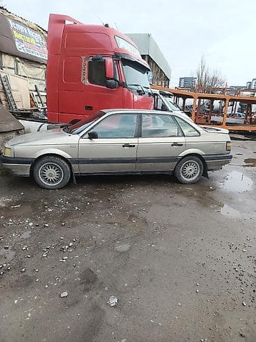 Volkswagen Passat: 1990 г., 1.8 л, Механика, Бензин, Седан at lalafo.kg Volkswagen Passat: 1990 г., 1.8 л, Механика, Бензин, Седан