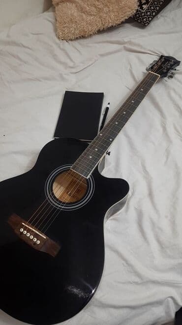 Акустическая гитара, корпус с вырезом (cutaway) для удобного доступа к at lalafo.kg Акустическая гитара, корпус с вырезом (cutaway) для удобного доступа к