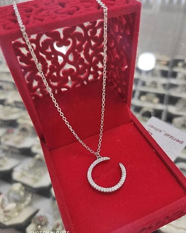 Очень красивый подвеска с цепочкой Серебро 925 пробы Камни фианиты at lalafo.kg Очень красивый подвеска с цепочкой Серебро 925 пробы Камни фианиты