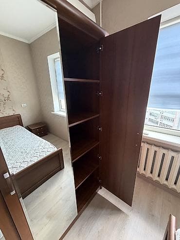 Шифоньер для спальни 35000 сом Комод 4 ящика к нему зеркало(смотреть at lalafo.kg Шифоньер для спальни 35000 сом Комод 4 ящика к нему зеркало(смотреть