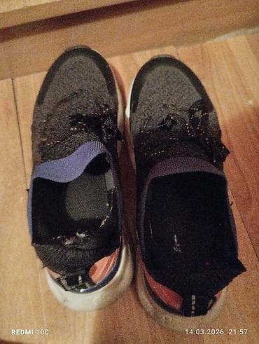 Кроссовки детские, размер 34. - Тип: повседневные/спортивные. - at lalafo.kg Кроссовки детские, размер 34. - Тип: повседневные/спортивные. -