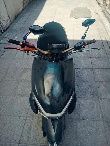 Скутер/мопед городского типа, чёрный. Срочна 20 ка шлем тоже падарак at lalafo.kg Скутер/мопед городского типа, чёрный. Срочна 20 ка шлем тоже падарак