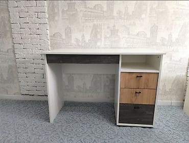 Офис эмереги: Компьютердик үстөлү, Жаңы, Текчелери бар lalafo.kg да — 1 Офис эмереги: Компьютердик үстөлү, Жаңы, Текчелери бар — 1