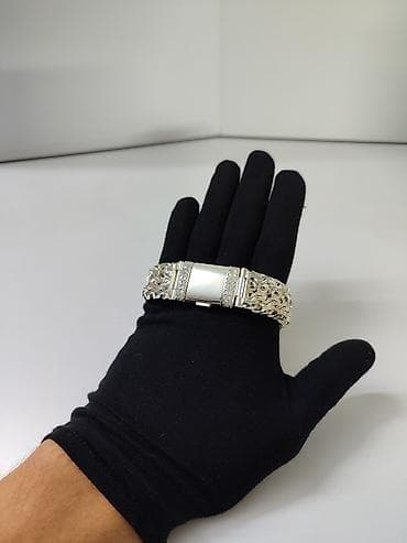 Широкий мужской браслет из металла серебристого цвета. - Тип: браслет at lalafo.kg Широкий мужской браслет из металла серебристого цвета. - Тип: браслет